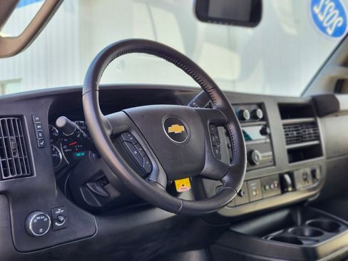 Used 2022 Chevrolet Express 3500 w/ Power Convenience Package RWD image 11
