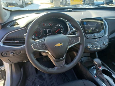 Used 2025 Chevrolet Malibu RS image 9