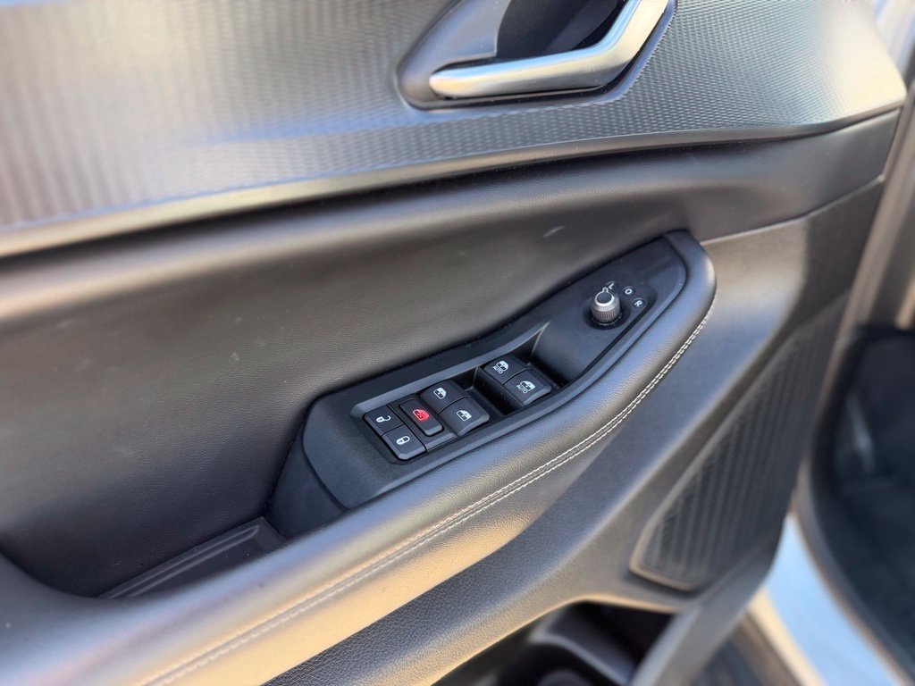 Used 2023 Jeep Grand Cherokee L Altitude AWD/4WD image 24