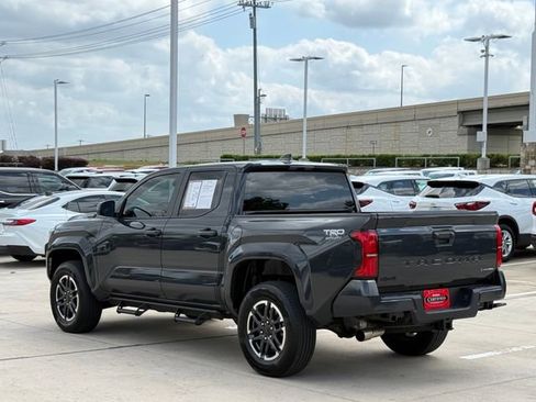 Used 2025 Toyota Tacoma TRD Sport AWD/4WD image 4