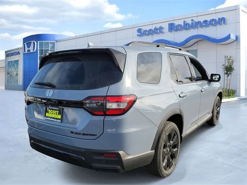 New 2026 Honda Pilot Black Edition image 4