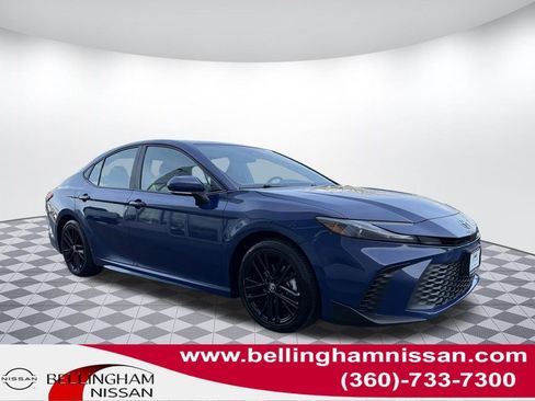 Used 2025 Toyota Camry SE FWD image 1