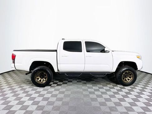Used 2022 Toyota Tacoma SR image 9