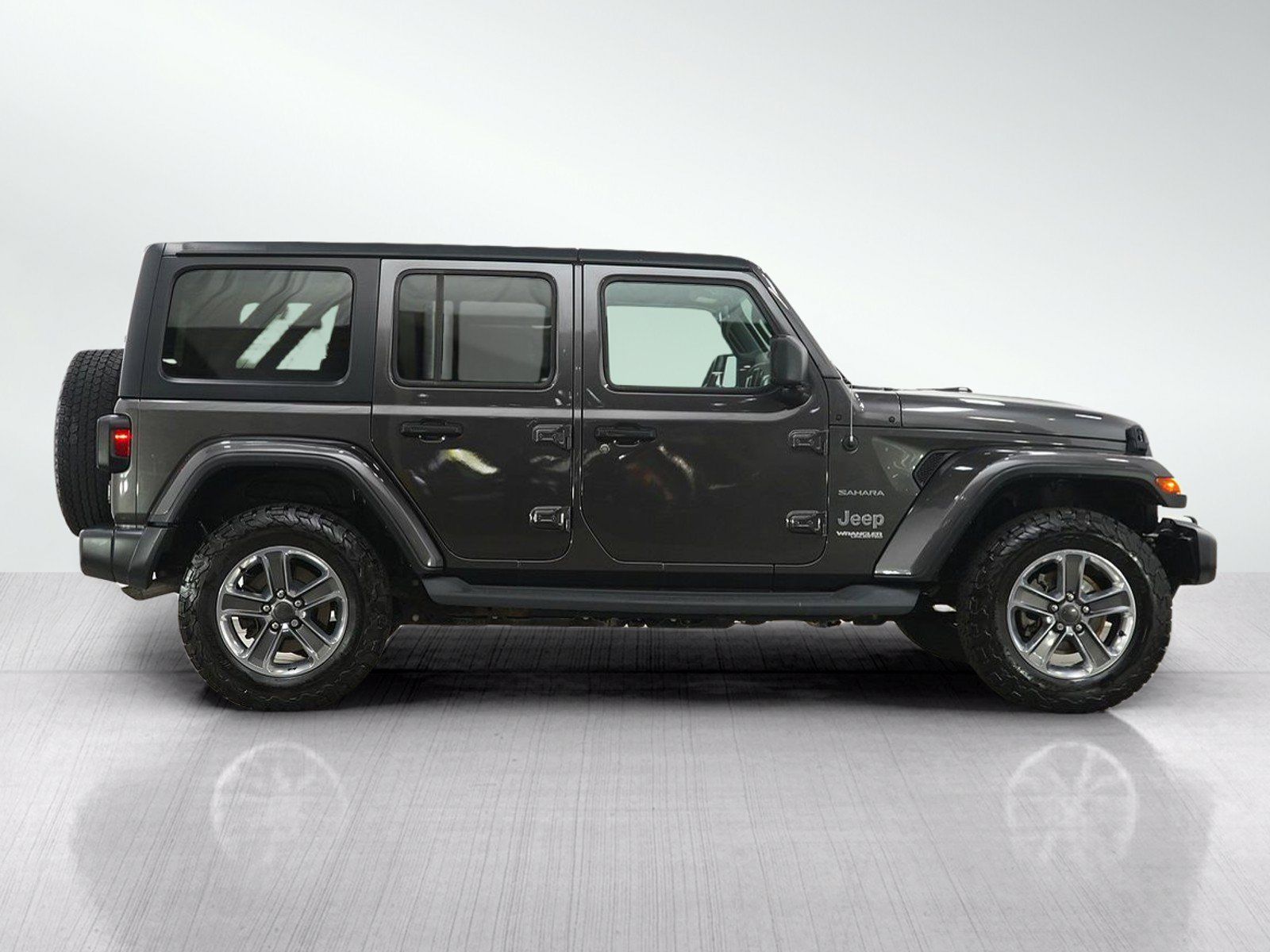 Used 2019 Jeep Wrangler Unlimited Sahara w/ Uconnect 4C Nav & Sound Group AWD/4WD image 7