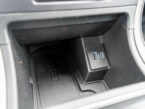 Used 2022 Ford Edge ST-Line w/ Cold Weather Package AWD/4WD image 28