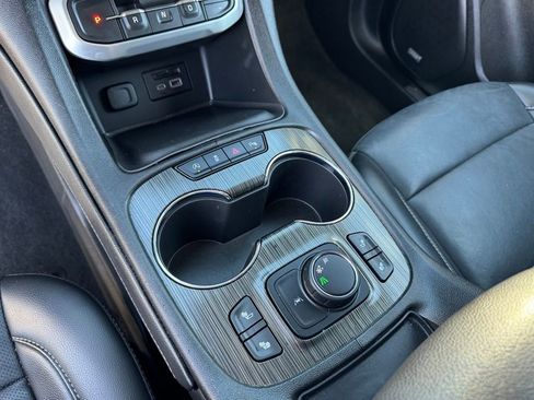 Certified 2023 GMC Acadia SLT FWD image 32