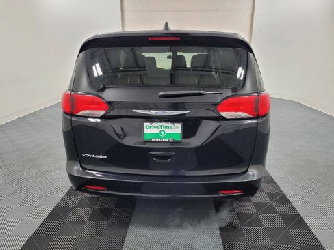 Used 2020 Chrysler Voyager L FWD image 7