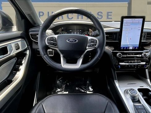 Used 2023 Ford Explorer Limited w/ Limited Technology Package AWD/4WD image 10