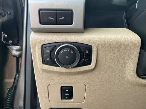 Used 2017 Ford F250 Lariat w/ Chrome Package AWD/4WD image 32