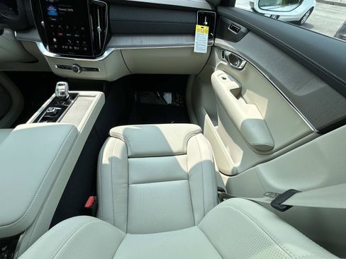 New 2026 Volvo XC90 B6 Ultra image 17