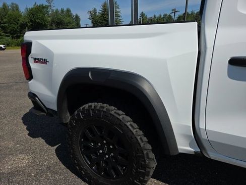 Used 2024 Chevrolet Colorado Trail Boss w/ Technology Package AWD/4WD image 33