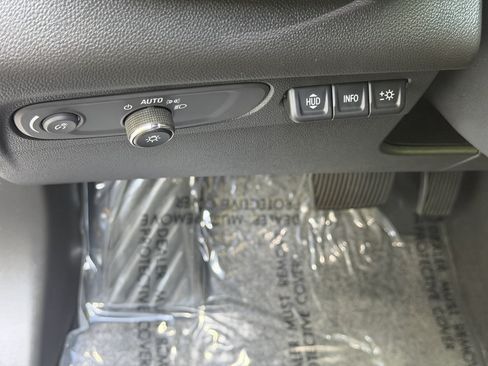 Used 2023 Buick Envision Avenir AWD/4WD image 25