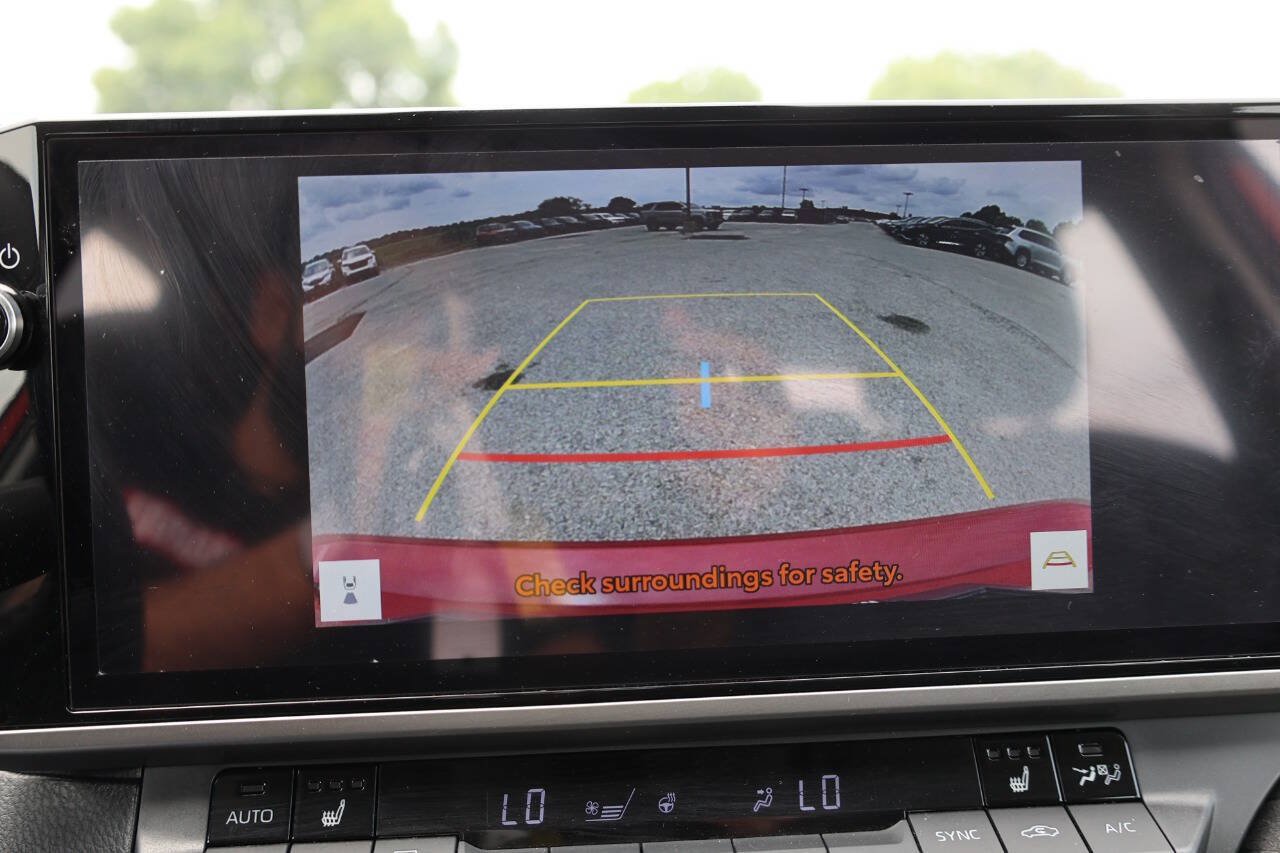 Used 2025 Toyota Camry XLE FWD image 21