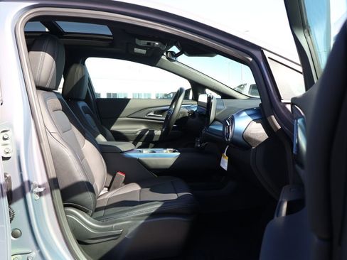 New 2026 Chevrolet Equinox EV LT image 39