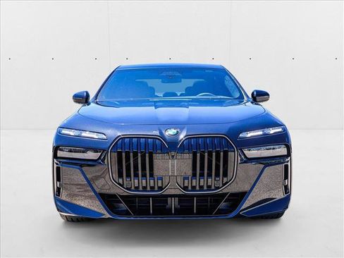 Used 2025 BMW 760i xDrive 760i xDrive w/ Executive Package image 2