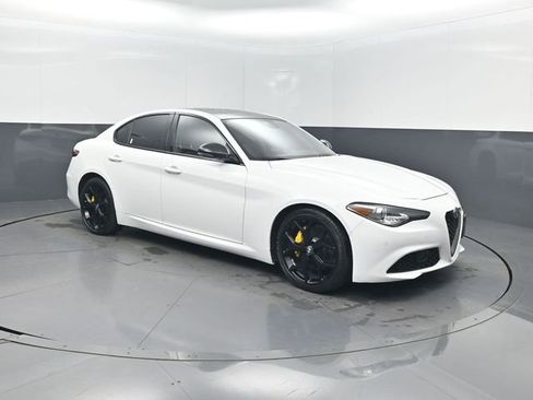 Used 2021 Alfa Romeo Giulia Ti w/ Nero Edizione RWD image 32