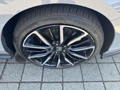 Used 2024 Honda Accord Touring image 12
