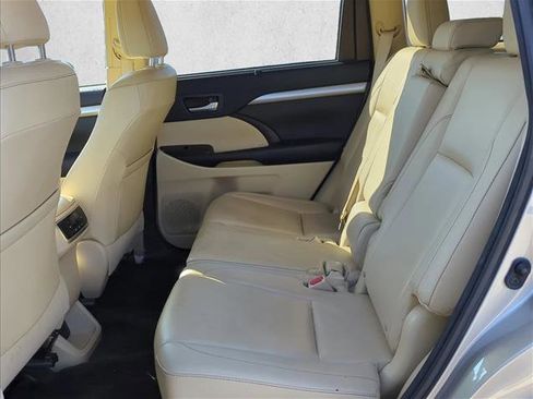 Used 2015 Toyota Highlander XLE image 25