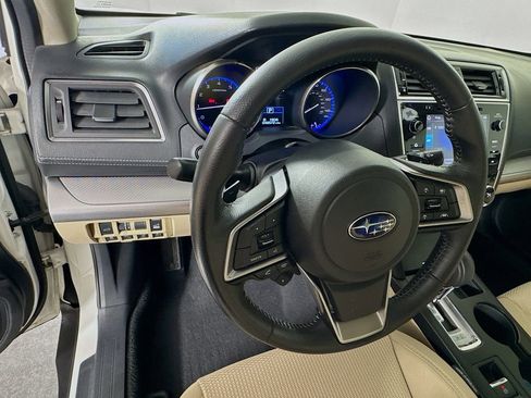Used 2019 Subaru Outback 2.5i Premium image 11