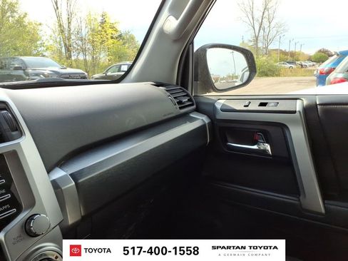 Used 2022 Toyota 4Runner SR5 AWD/4WD image 19