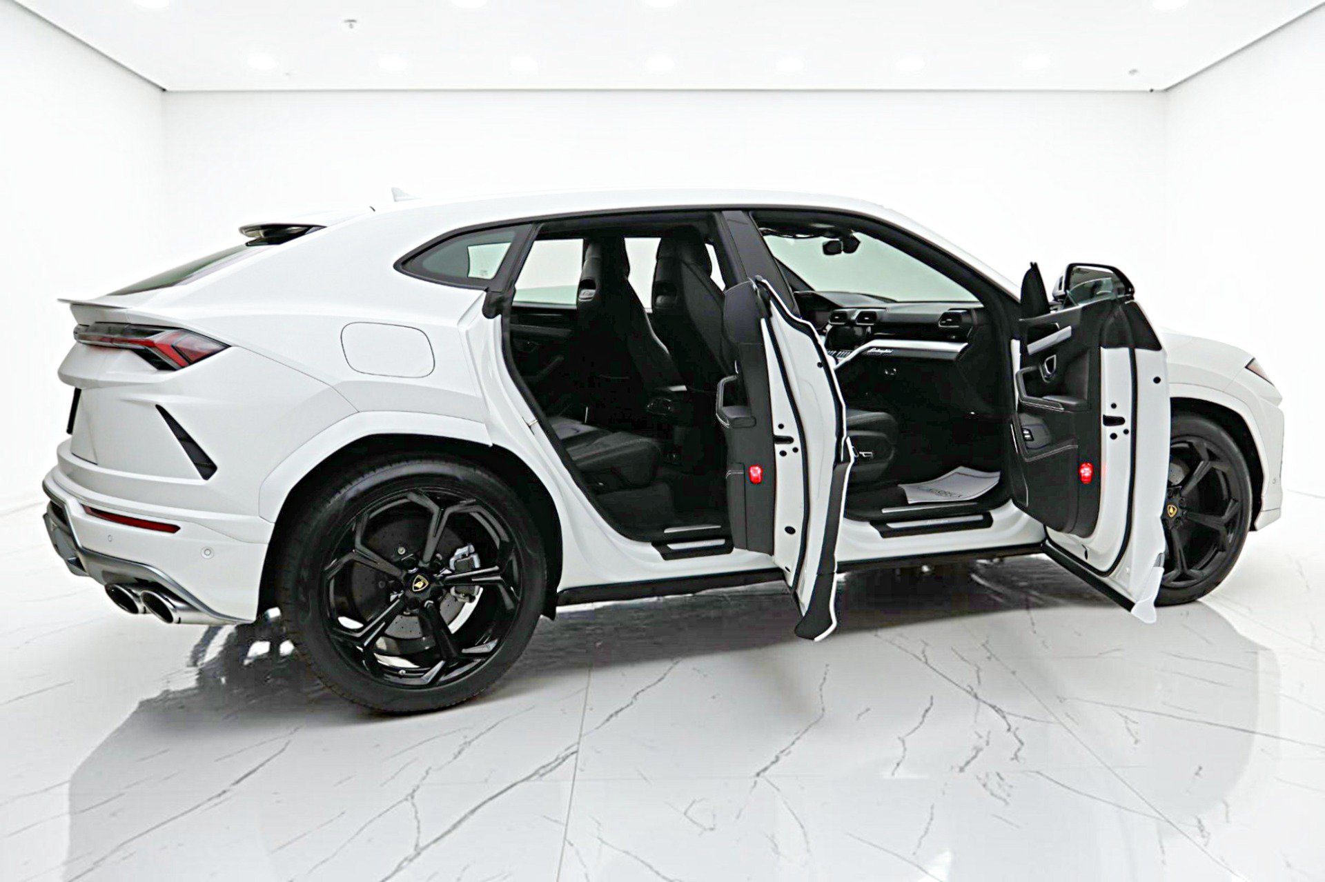 Used 2020 Lamborghini Urus AWD/4WD image 13