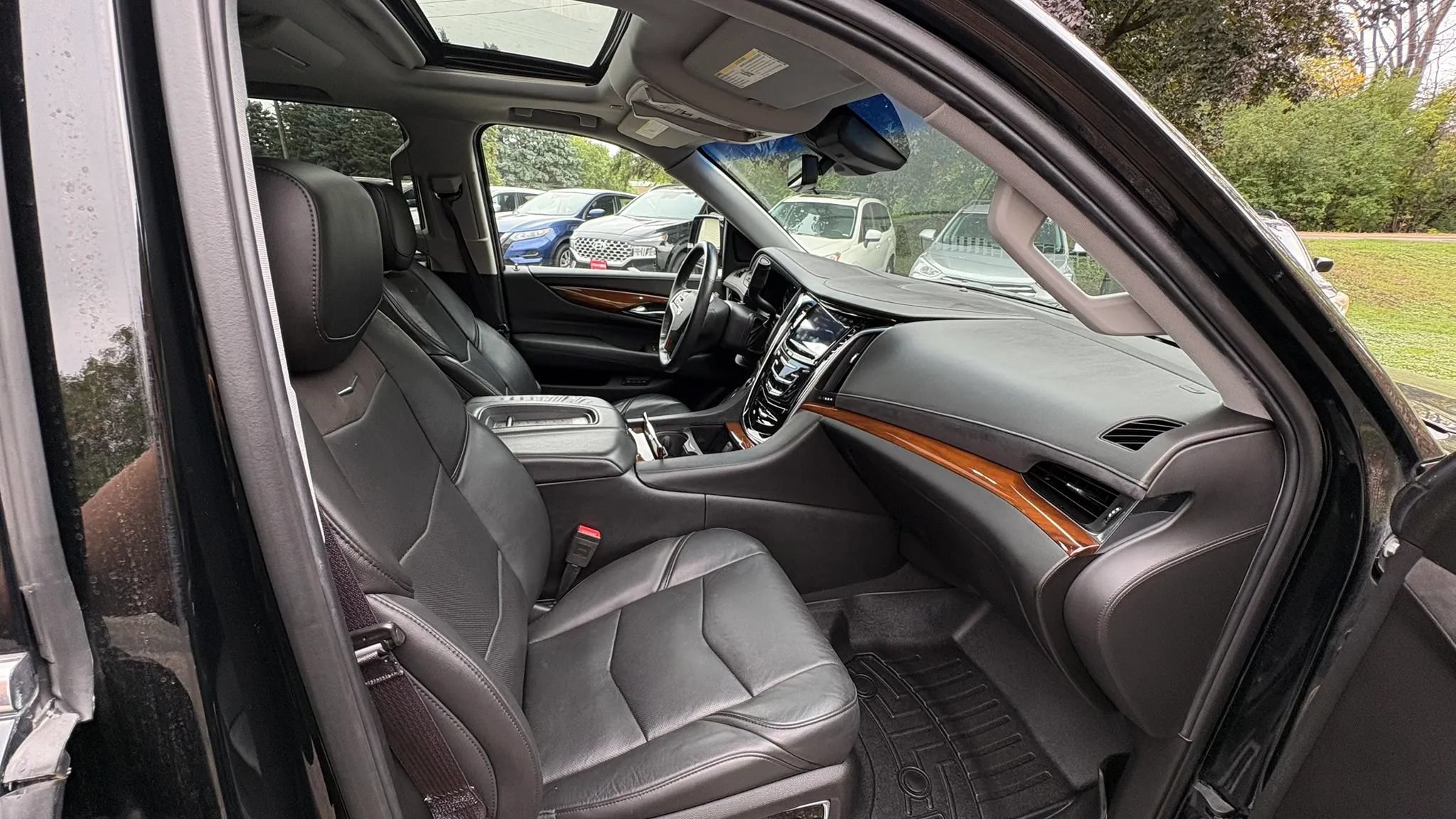 Used 2017 Cadillac Escalade ESV Premium Luxury AWD/4WD image 31