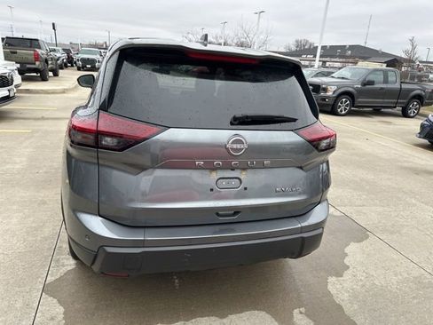 Used 2024 Nissan Rogue SV image 6