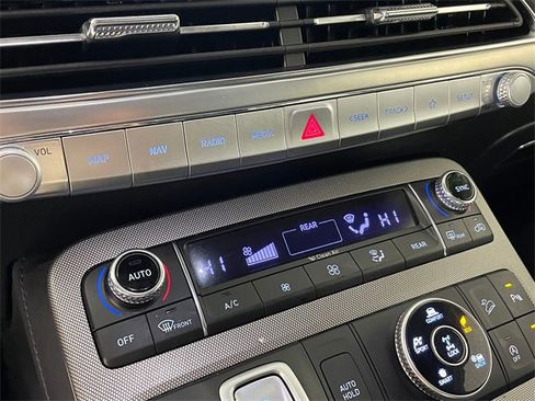 Certified 2022 Hyundai Palisade Limited w/ Winter Package image 10