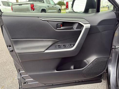 Used 2025 Toyota RAV4 LE AWD/4WD image 31