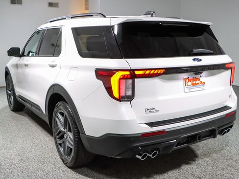 Used 2025 Ford Explorer ST AWD/4WD image 9