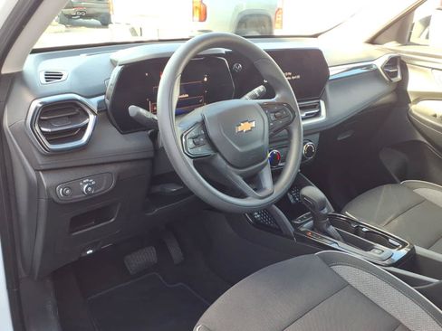 Used 2024 Chevrolet TrailBlazer LS w/ LS Confidence Package FWD image 9