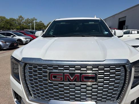 Used 2022 GMC Yukon Denali AWD/4WD image 2