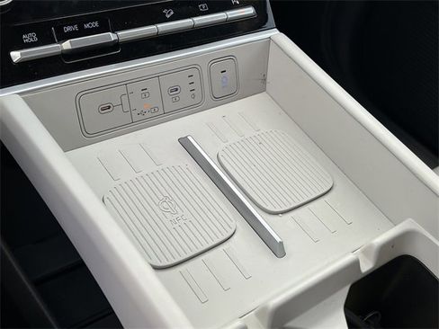 Used 2025 Hyundai Santa Fe Limited image 34