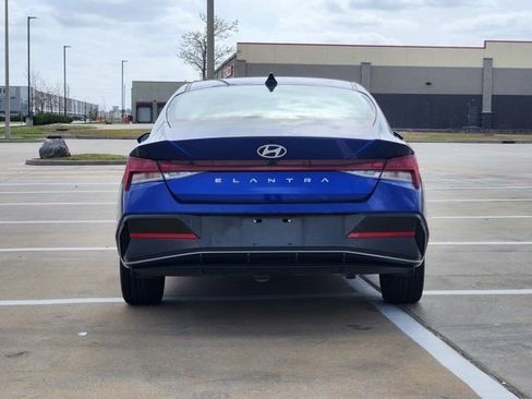 Used 2025 Hyundai Elantra SEL image 6