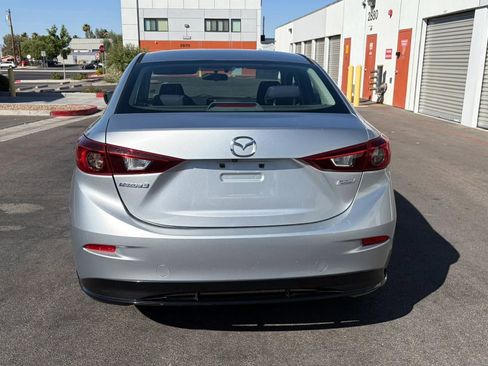 Used 2017 MAZDA MAZDA3 Sport w/ Appearance Package FWD image 4