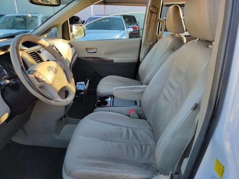 Used 2011 Toyota Sienna XLE w/ XLE Navigation Pkg FWD image 9