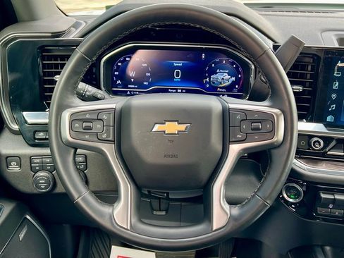 Used 2025 Chevrolet Silverado 2500 LTZ w/ LTZ Convenience Package image 29