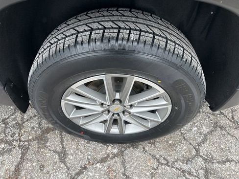 Used 2023 Chevrolet Traverse LT image 10
