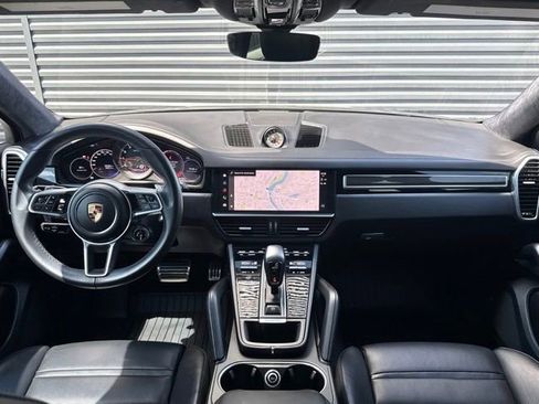 Used 2023 Porsche Cayenne GTS AWD/4WD image 18