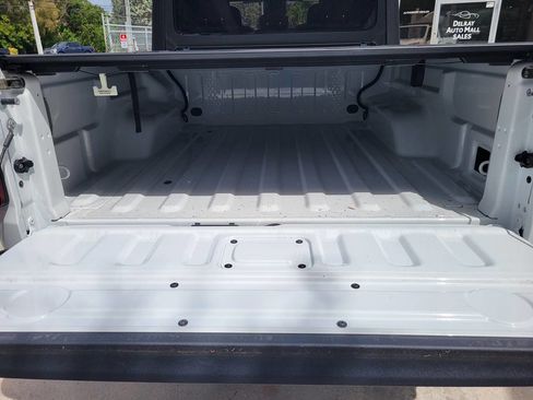 Used 2024 Jeep Gladiator Rubicon w/ Safety Group image 17