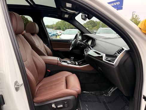 Used 2021 BMW X5 xDrive40i w/ M Sport Package AWD/4WD image 31