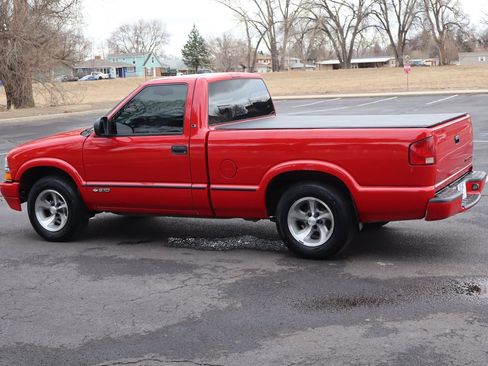 Used 2000 Chevrolet S10 Pickup LS w/ Preferred Equipment Group image 8