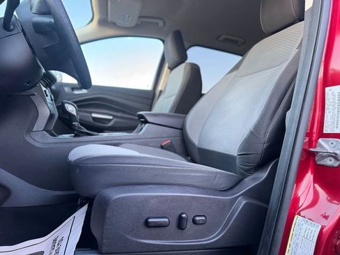 Used 2019 Ford Escape SE image 19