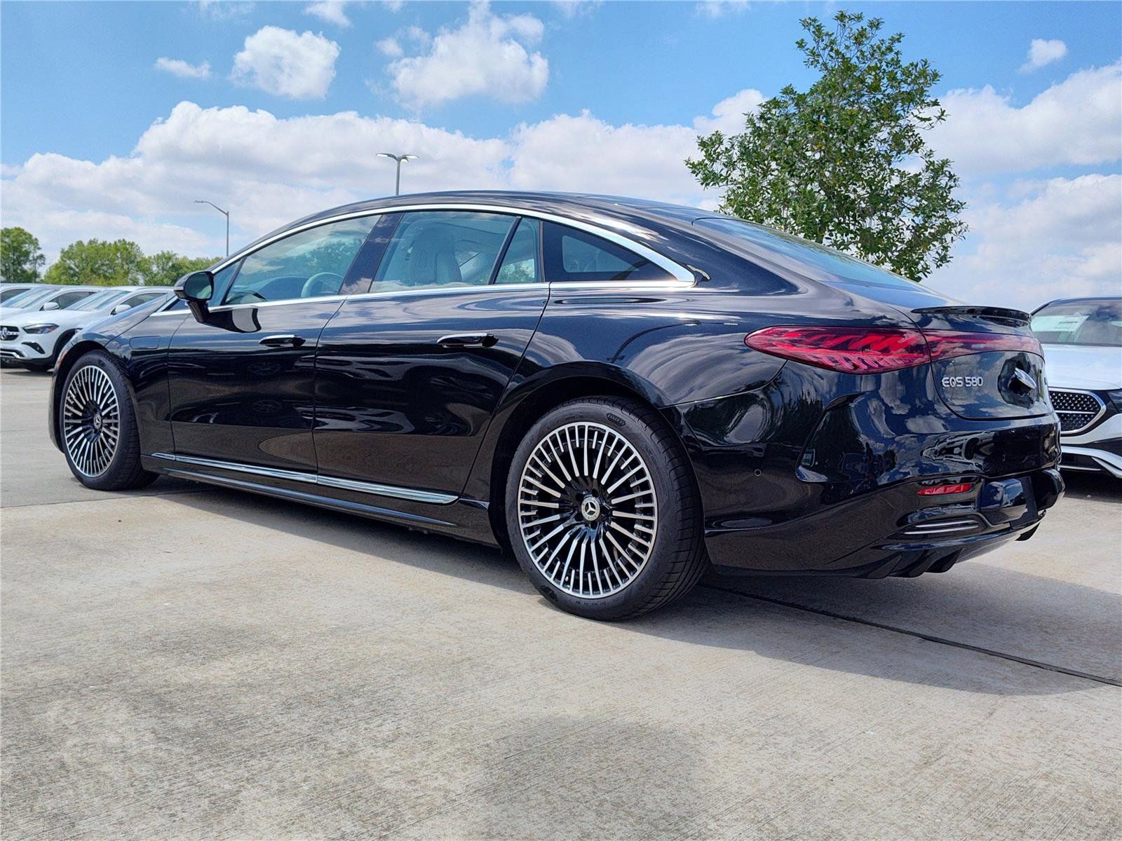 Used 2022 Mercedes-Benz EQS 580 4MATIC Sedan image 4