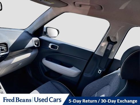 Used 2023 Hyundai Venue Limited w/ Cargo Package FWD image 27