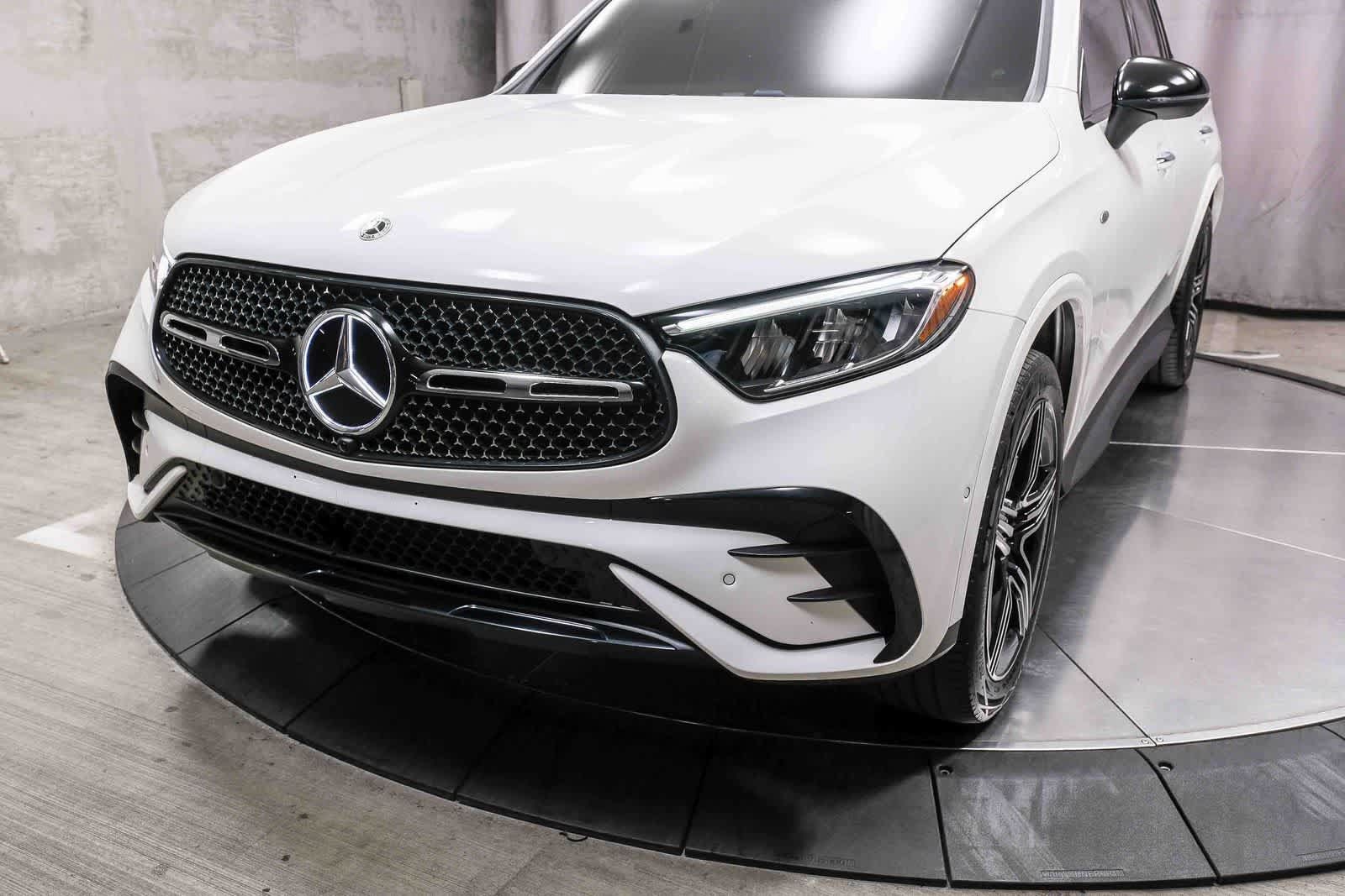 Used 2025 Mercedes-Benz GLC 350e 4MATIC image 11