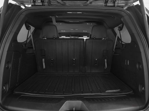 Used 2023 GMC Yukon XL SLT image 32