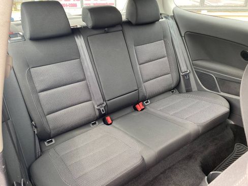 Used 2011 Volkswagen Golf 2-Door FWD image 20
