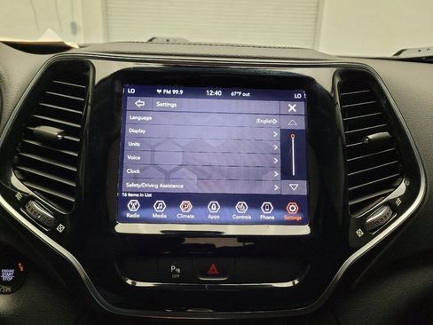 Used 2019 Jeep Cherokee Limited image 25