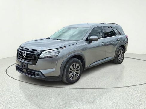 Used 2022 Nissan Pathfinder SV FWD image 2